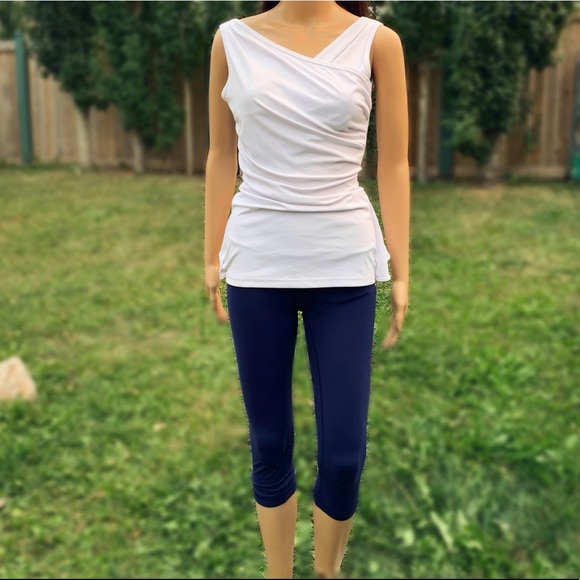 Karma Athletics peplum hem tank top - Picture 2 of 10